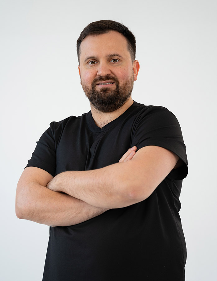 Dr. Andrei Fanea, specialist în chirurgie dento-alveolară și implantologie